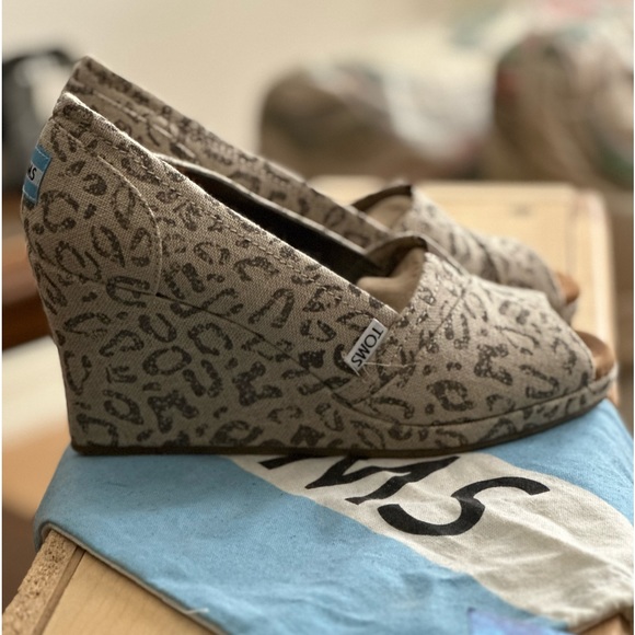 TOMS Ladies Espadrilles, size 9 NWOT - Picture 4 of 4